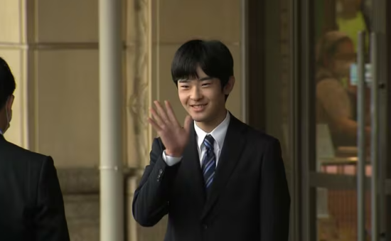 悠仁さまお手振り